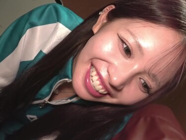 無修正FC2 PPV 4978949 -A【前編】笑顔最高！天真爛漫美人のイラマに絞精されるぅ！感度抜群マンコで生ちんぽ味わって何度もイキまくり