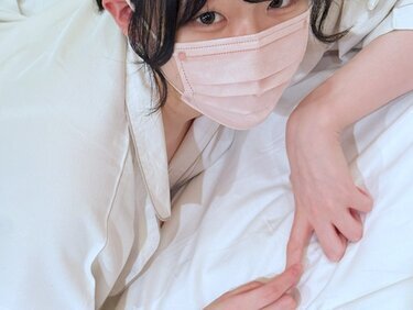 無修正FC2 PPV 4692702 「うんしょっ♡」で下着を脱ぐSSS級の色白清楚 電マでイクイク♡キモおじにされるがまま