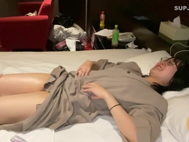 無修正FC2 PPV 4816135 地味眼鏡女子をマッサージのついでにハメ撮りしちゃいました IMEDAMAFC2