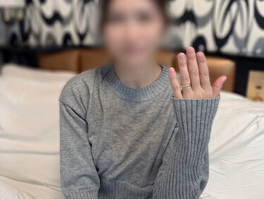 無修正FC2 PPV 4825610 結婚指輪が輝かしい！【無】【不倫中出し】性欲爆盛りの美人妻と不倫SEX。嬉しそうにしゃぶり尽くし、硬い他人棒