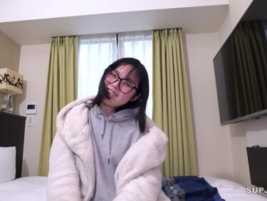 無修正FC2 PPV 4846759 【初撮】特典付　19歳文学部のガリ勉ムスメ。あどけないJDが(金)欠で撮影応募。おじさんに激しく突かれ痙攣しながら