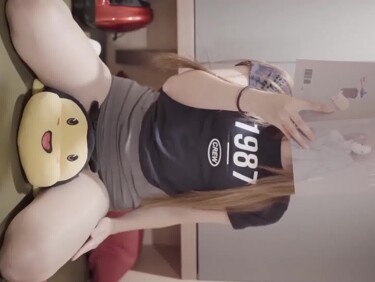 (한국야동) 만화카페 쩍벌 자위녀 포착 바로 덮쳐 질싸 !