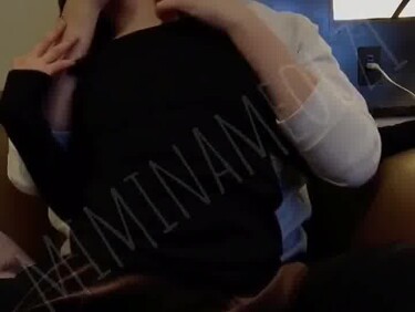젖꼭지 학대남 손놀림 보소
