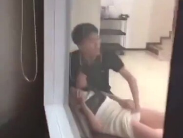 (한국야동) 노래방 복도에서 후벼파는 또라이커플