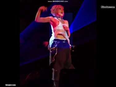 (한국야동) 2NE1 공민지 공연중 꼭지노출 사고