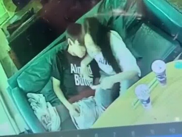 (한국야동) 커피숍 키스하다 자지까지 빠는 미친것들