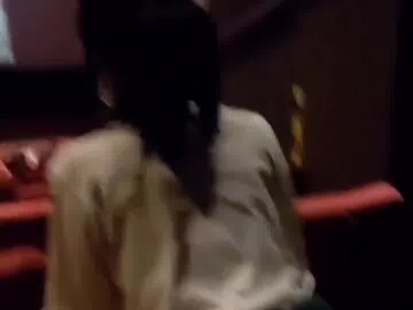 (한국야동) 극장에서 영화보며 섹스하는 무개념커플
