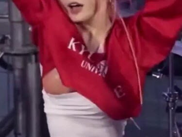 (한국야동) 송하영 젖꼭지 노출