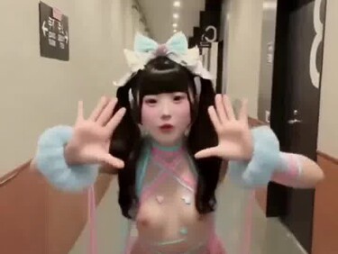 복도에서 야노댄스추는 틱톡커