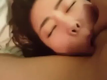 (한국야동) 올라타서 여친입에 억지로