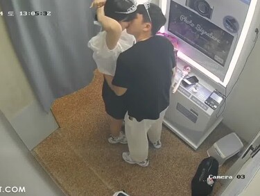 (한국야동) 인생네컷에서 찐하게 스킨쉽하는 젋은커플