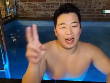 (한국야동) 힘준 여게스트 수영장 올노출 영정먹음