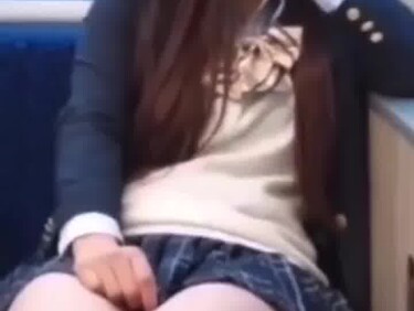 쩍벌!! 지하철 노출변녀 아주 약을 올리네