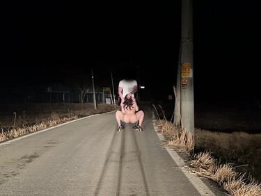 (한국야동) 도로에서 길막고 오줌까지 받아먹는 분당누나