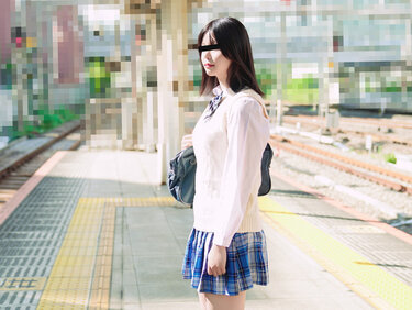 10musume 102126_01 天然むすめ 102126_01 制服娘を電車でイタズラ 瀬戸かなこ